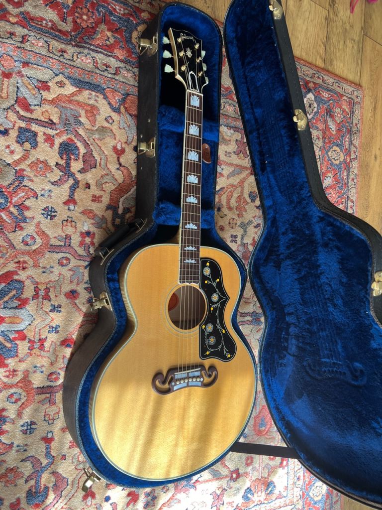 Gibson SJ-200 Guitar