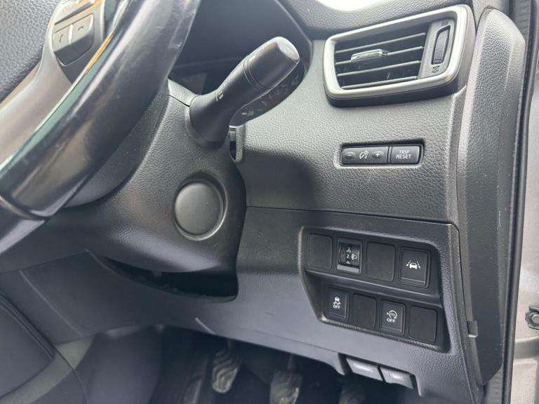 2017 Nissan Qashqai 1.5 dCi N-Vision 5dr HATCHBACK Diesel Manual