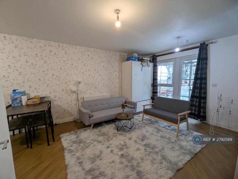 1 bedroom flat in Keele House, Dagenham, RM8 (1 bed) (#2792589)