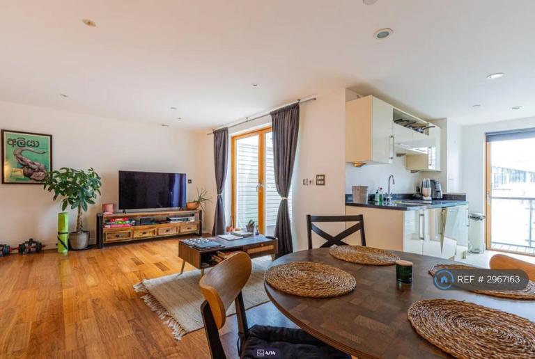 1 bedroom flat in Barry Lane, Cardiff, CF10 (1 bed) (#2967163)