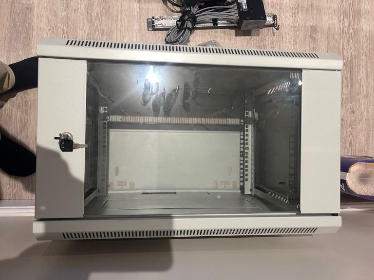 19" 9U Network Data Cabinet Comms Wall Rack Patch Panel with 24 patch bay