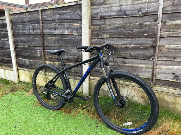 Carrera Hellcat - Mountain Bike - Astonishing Condition Cycle 