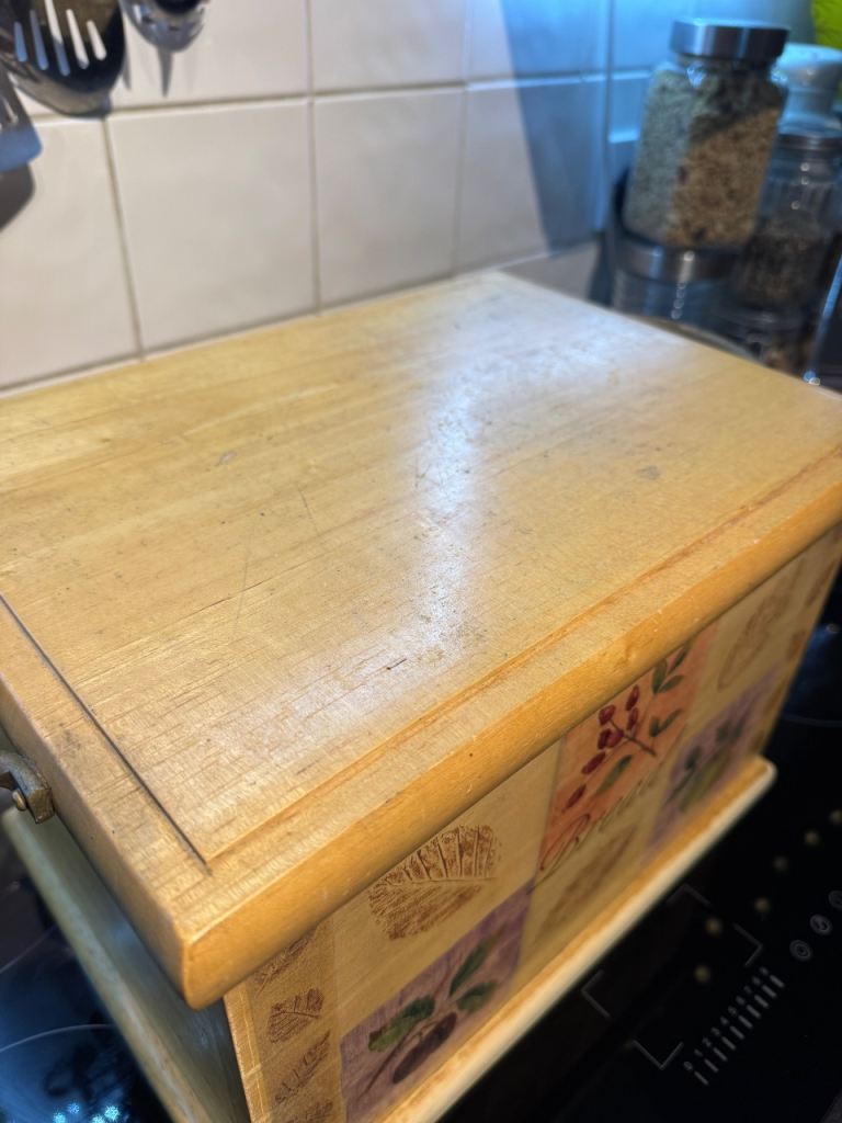 Solid wood bread bin