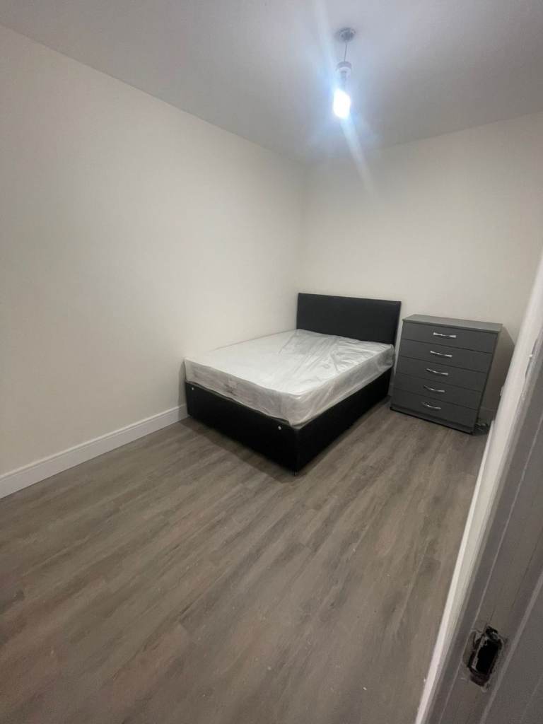 Newly refurbished rooms to let 