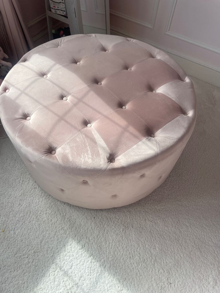 Pink buttoned pouffe / seat