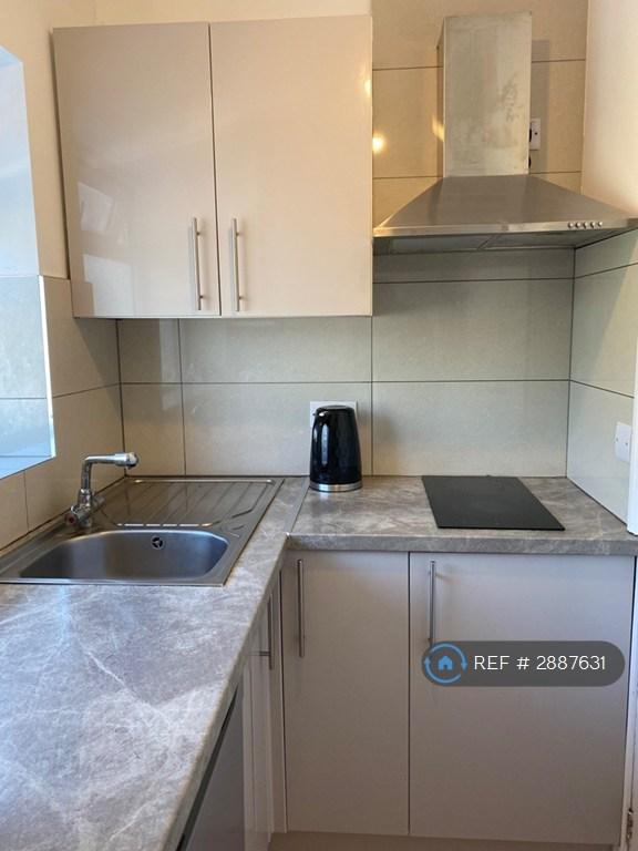 Studio flat in Milford Gardens, Edgware, HA8 (#2887631)