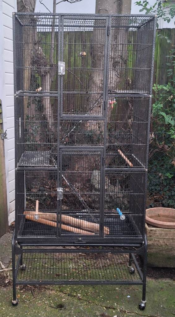 Used bird cage 