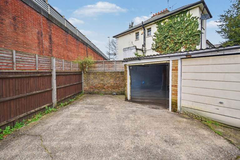 Garage for Rent in Chiswick