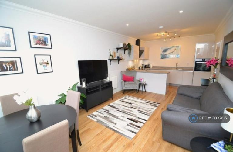 1 bedroom flat in Watling Street, Radlett, WD7 (1 bed) (#3037815)