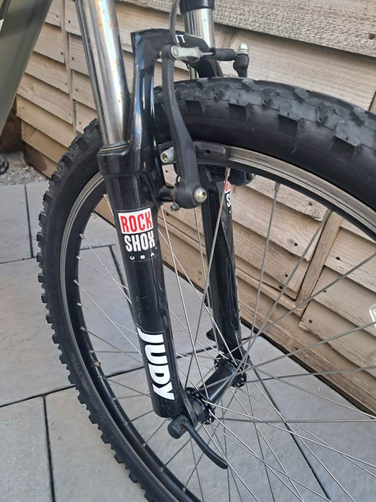 Giant Rincon Mountain Bike with Rock Shox Forks and Helmet, £115.00 for ...