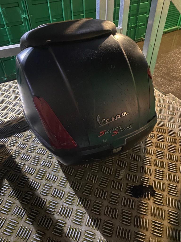 Piaggio Vespa GT GTS Super Sport Top Box Genuine Satin Black Back Rest Key