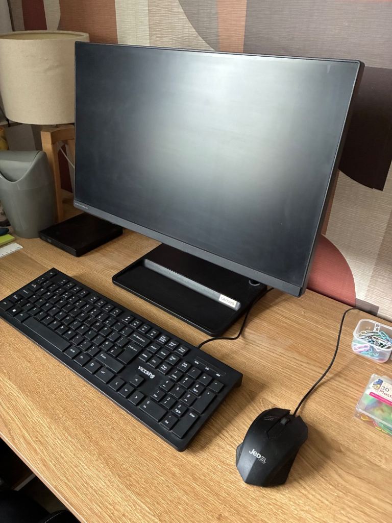 Lenovo IdeaCentre - All in one Desktop PC