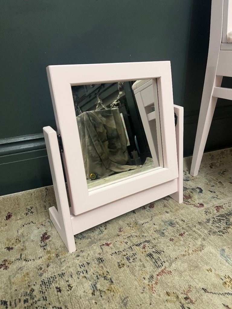 💗👗🪞 Lovely solid wood tilting dressing table mirror