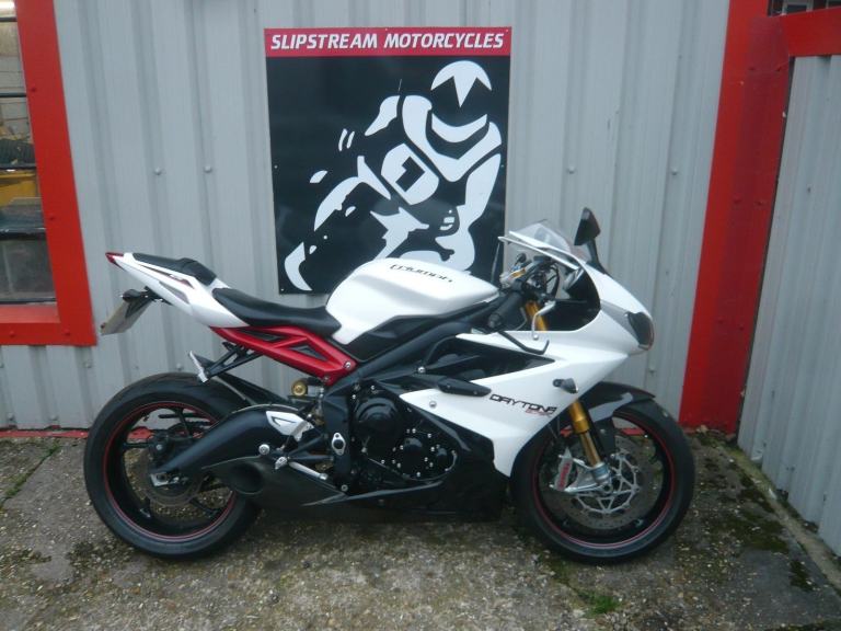 Triumph Daytona 675 R GEN2 ONLY 12K MILES FSH SPORTS STREET BIKE 600 CBR R6 GSXR