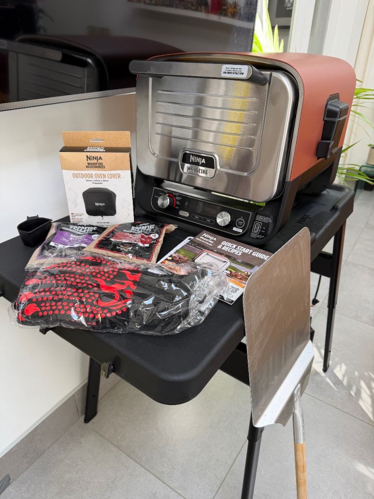 Ninja Woodfire Outdoor Pizza Oven & BBQ Smoker OO101UK – Stand, Cover & Extras