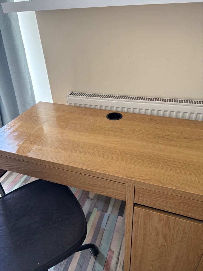 Desk a nd chair 