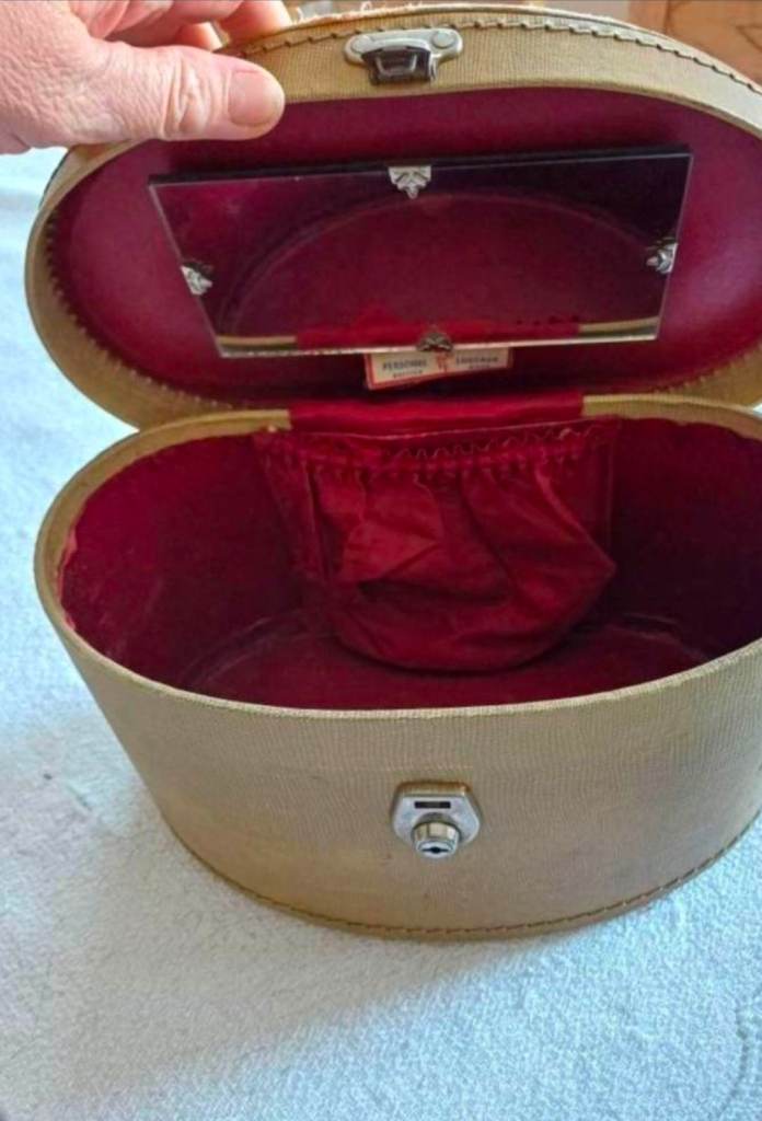 Vintage  Cabin Baggage Vanity Case – Fair Condition
