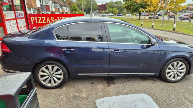 Volkswagen, PASSAT, Saloon, 2010, Manual, 1598 (cc), 4 doors