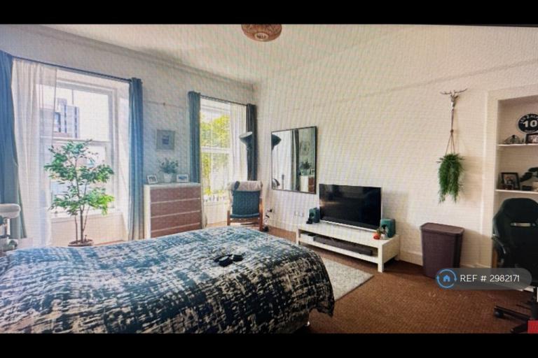5 bedroom flat in Great George St, Glasgow, G12 (5 bed) (#2982171)