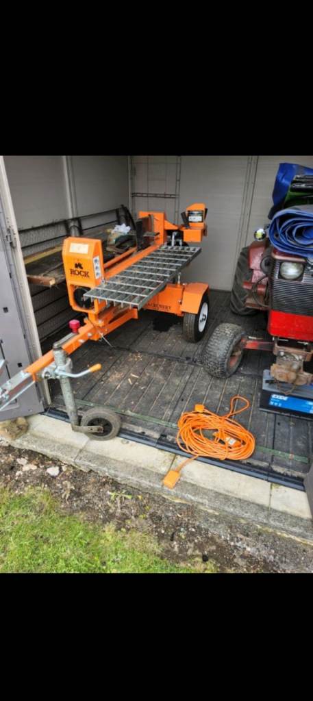 Log splitter with operator for hire 