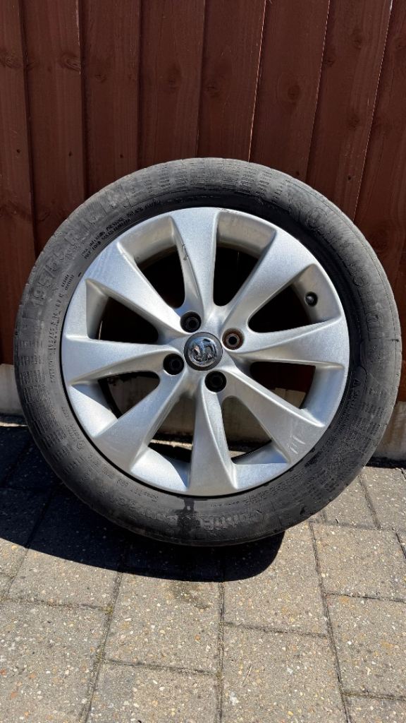 Vauxhall Corsa D 16” wheels (x3) £40 each