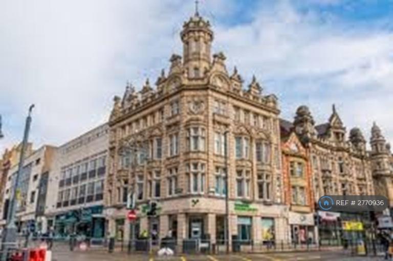 2 bedroom flat in Leeds, Leeds, LS1 (2 bed) (#2770936)