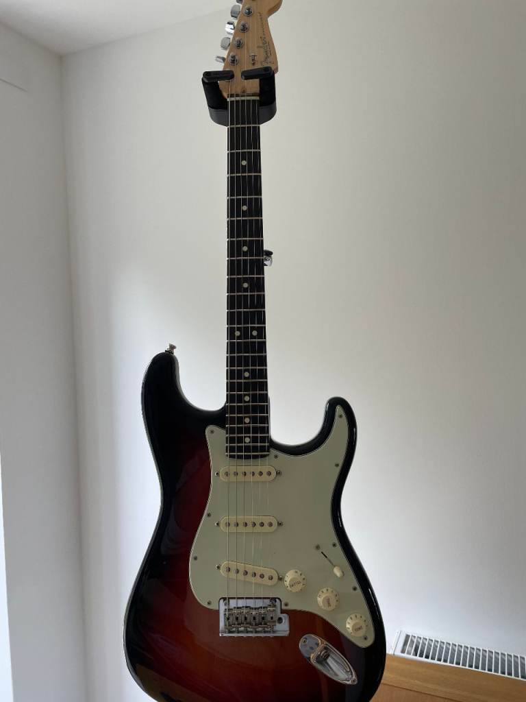Fender American Pro Stratocaster – 3-Color Sunburst, Rosewood Fingerboard 2010 £900