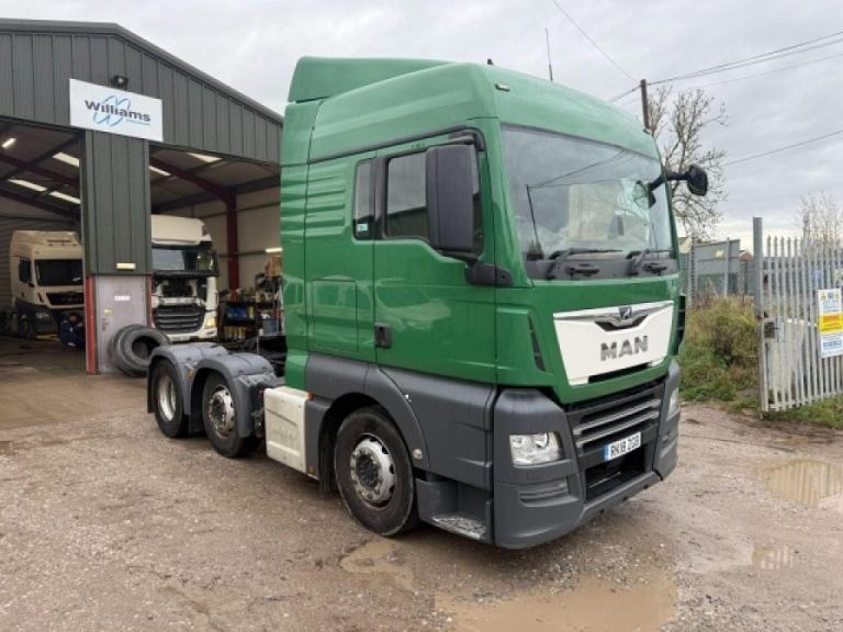 image for 2018 MAN TGX 26.420 6x2 MID LIFT SLEEPER CAB TRACTOR UNIT