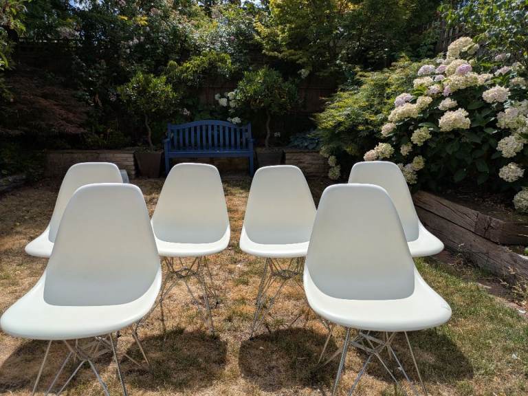 Set of 6 Eames chairs by Vitra