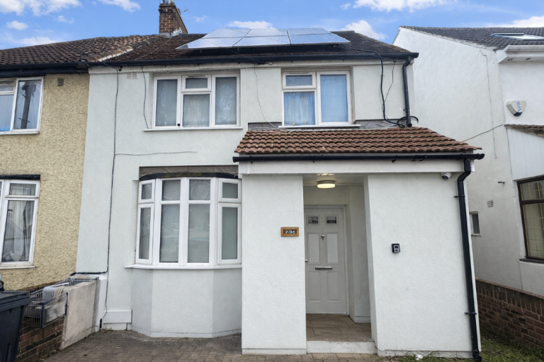 23 Stuart Crescent, Hayes UB3 2QR - Available Now!