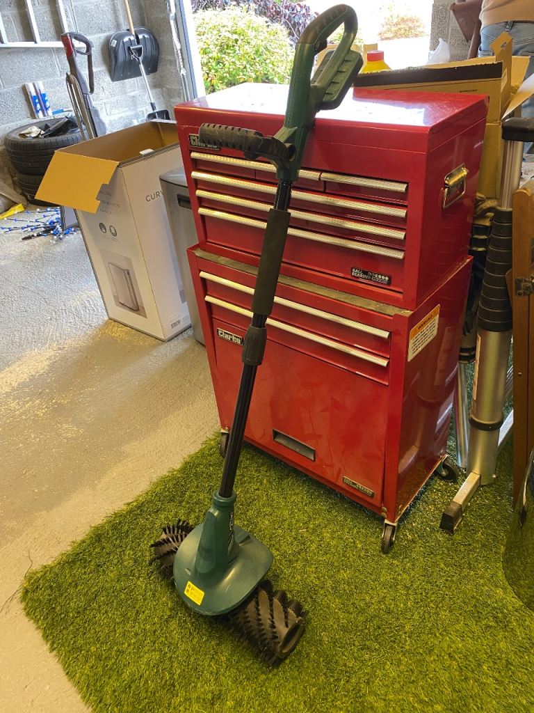 Cordless rotary brusher  artificial grass maintenance 