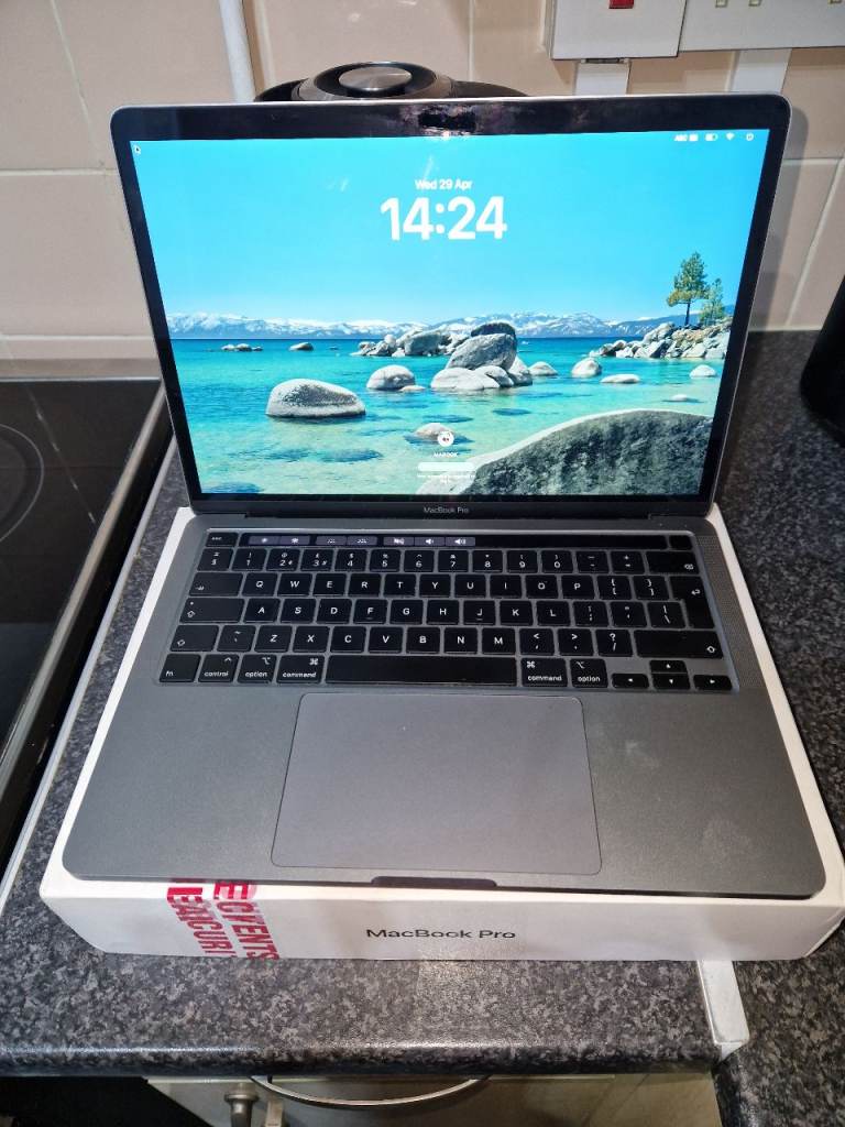 13" Apple macbook pro 2020 i7 32gb 512mb