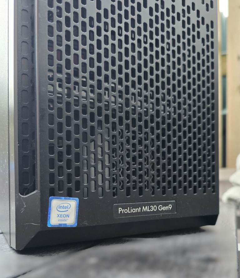 HP ProLiant ML30 Gen9 TWR – Xeon E3-1220 v5 | 64GB RAM | 3x TB DataCenter SSD's