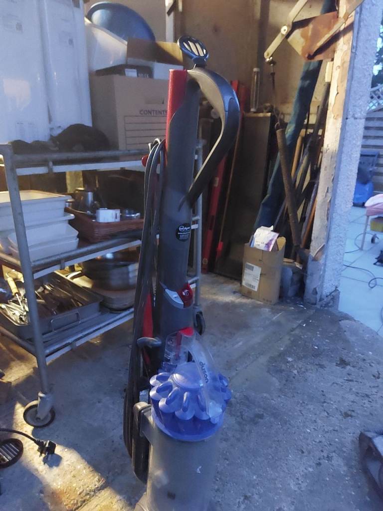 Dyson Small Ball Vacuum Cleaner – Good Condition