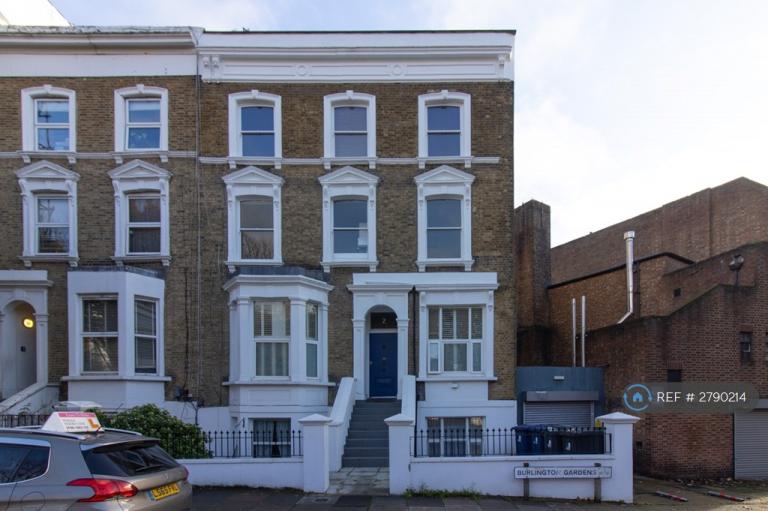2 bedroom flat in Burlington Gardens, London, W3 (2 bed) (#2790214)