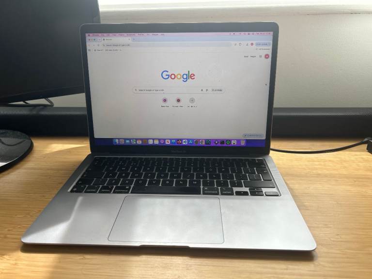 Apple MacBook Air 13.3" (2020) – M1 Chip – 8GB RAM – 256GB SSD – Space Grey