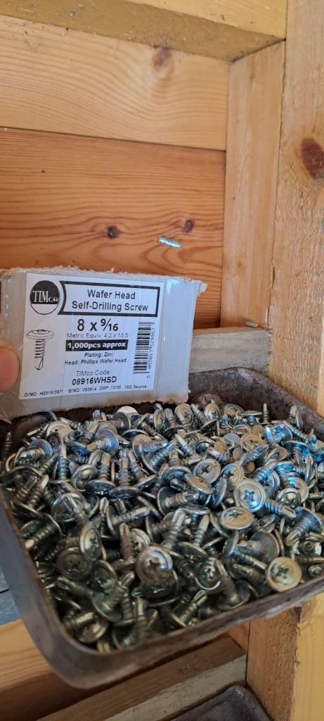Wafer head self drilling screws 8 x 9/16 x 1000