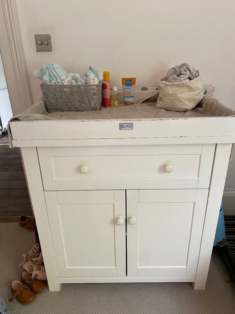 For free - Changing unit and playpen
