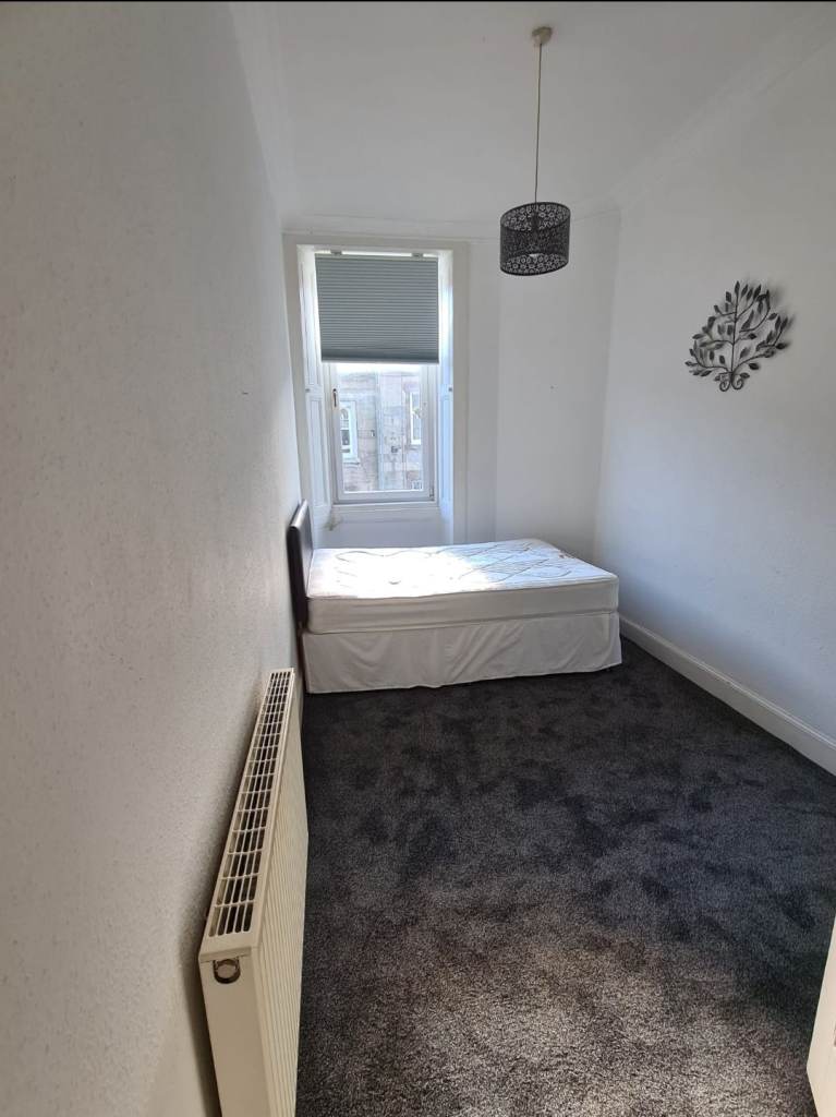 Double room to rent Edina Place EH7 5
