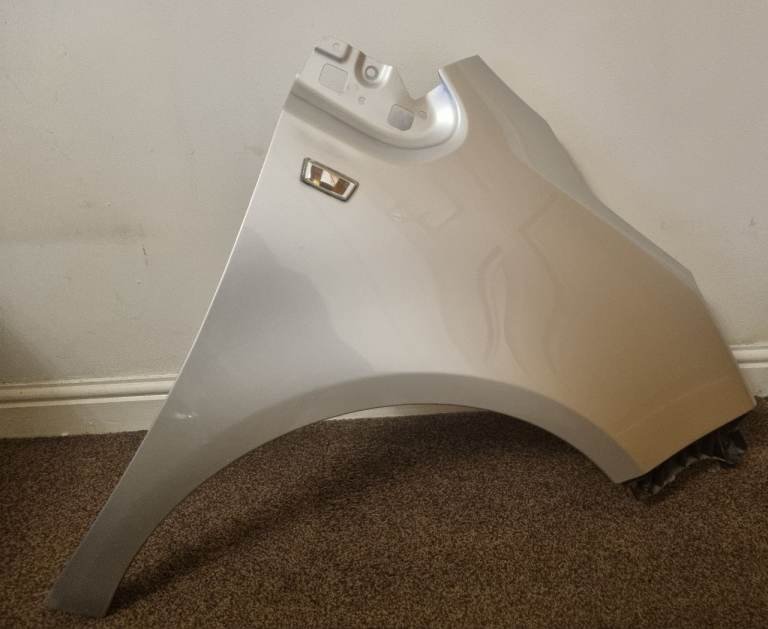 Silver Drivers Side Wing 5 Door-Vauxhall Meriva 2010