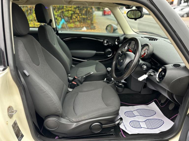 2011 MINI Hatch 1.6 Cooper Euro 5 (s/s) 3dr HATCHBACK Petrol Manual