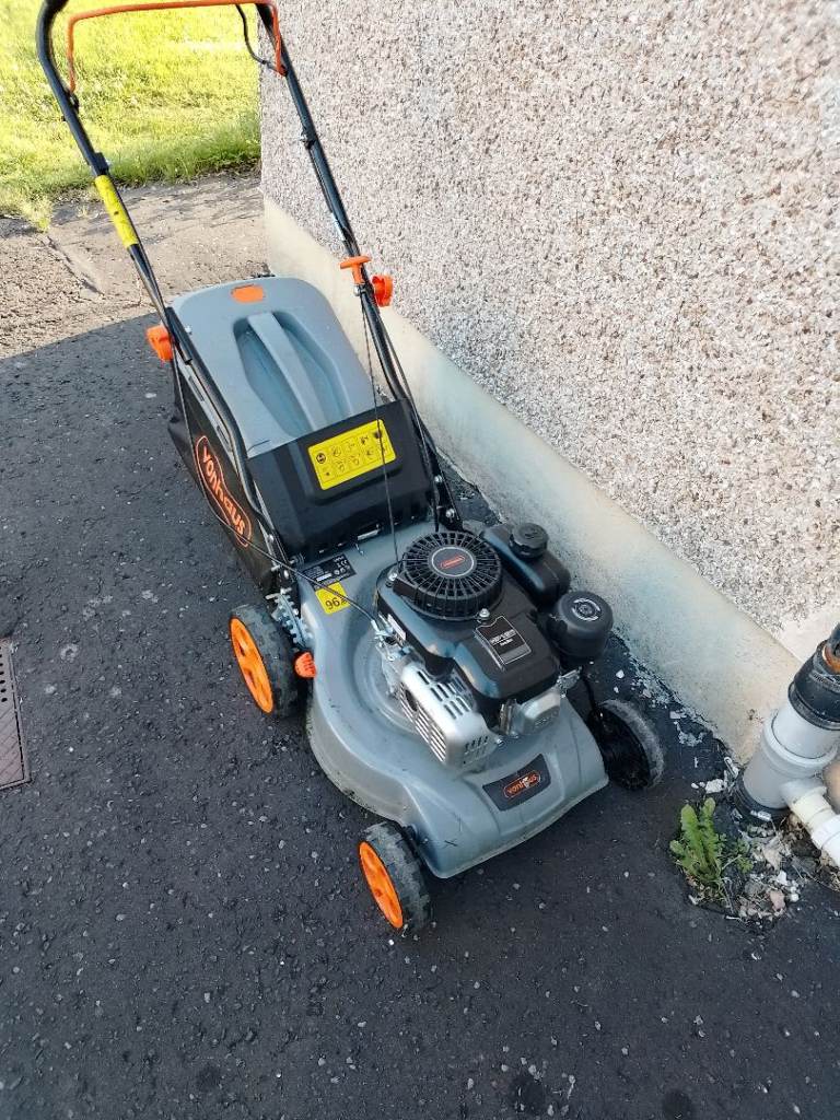 Vonhaus self-propelled lawnmower 