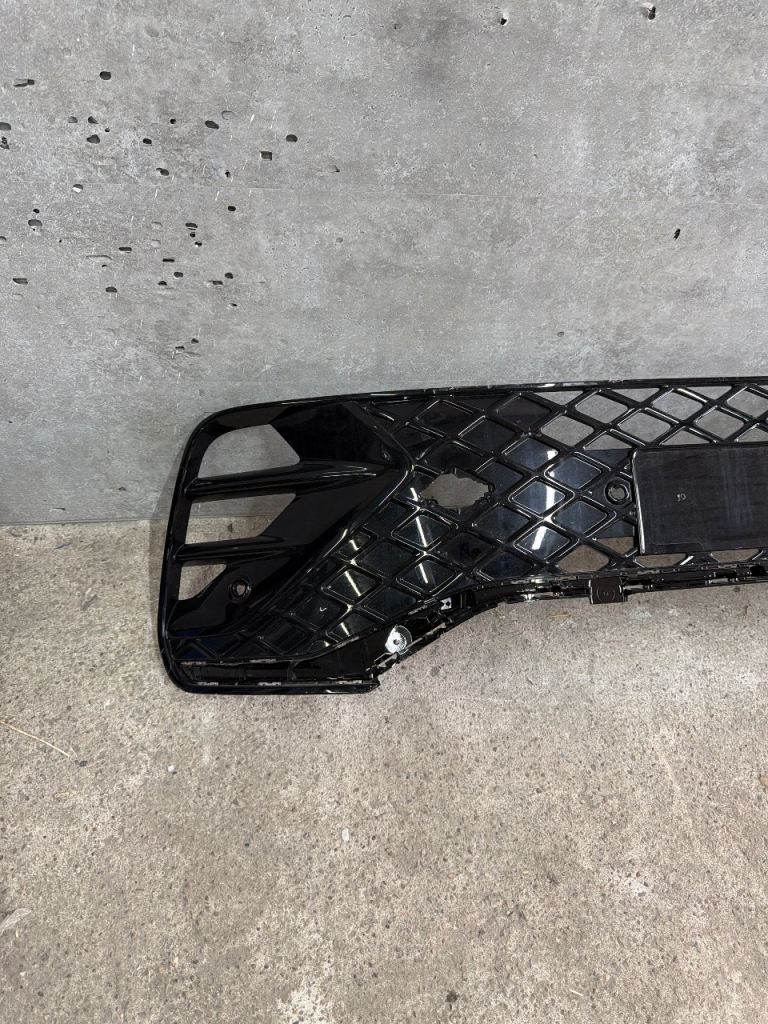 GENUINE VOLKSWAGEN TIGUAN R-LINE FRONT GRILL P/N 571853677B 2024 MODEL
