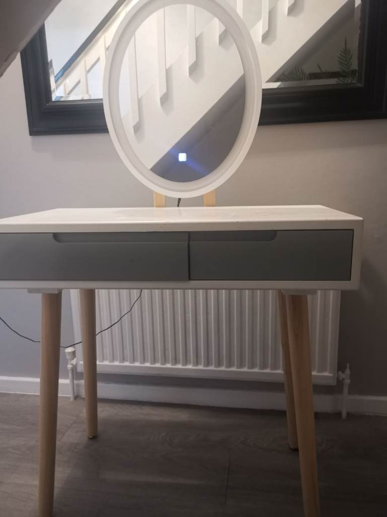 Dressing table 