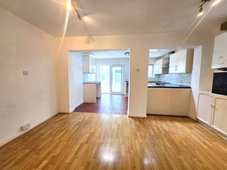 3 Bed Semi-Detached House, The Drive, TW14