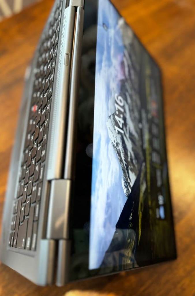 Lenovo laptop *Touch Screen* X1 Yoga 5th Gen, i7 4.9ghz, TBT3, Excel Cond, 16GB Ram, 512gb SSD