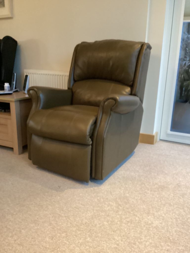 Celebrity Leather Riser Recliner Chair
