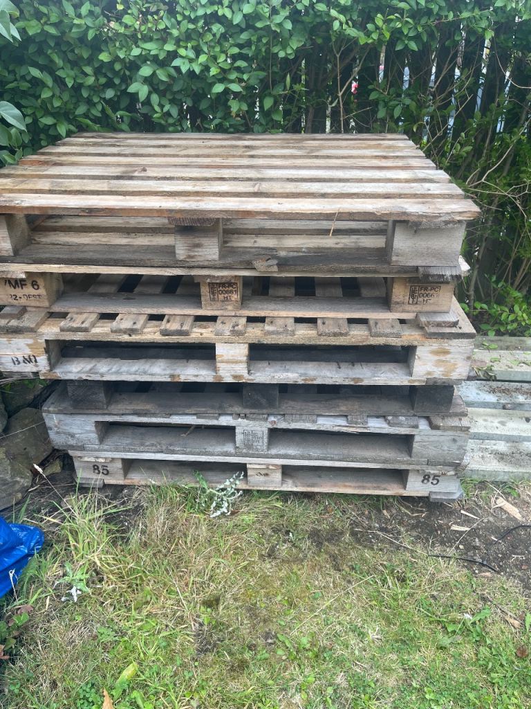 Rolls of Roofing Felt - Good Condition free and pallets 