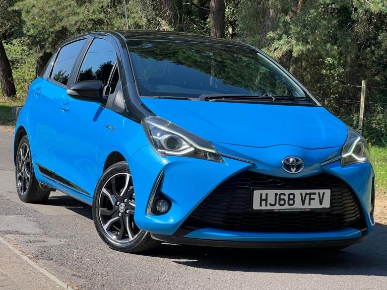 Toyota Yaris 1.5 VVT-h Cyan Bi-Tone E-CVT Euro 6 (s/s) 5dr Petrol/Electric Hybrid Automatic
