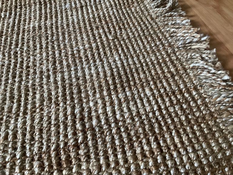 New Modern style living room/ bedroom rug. Size 120 cm x 170 cm. 